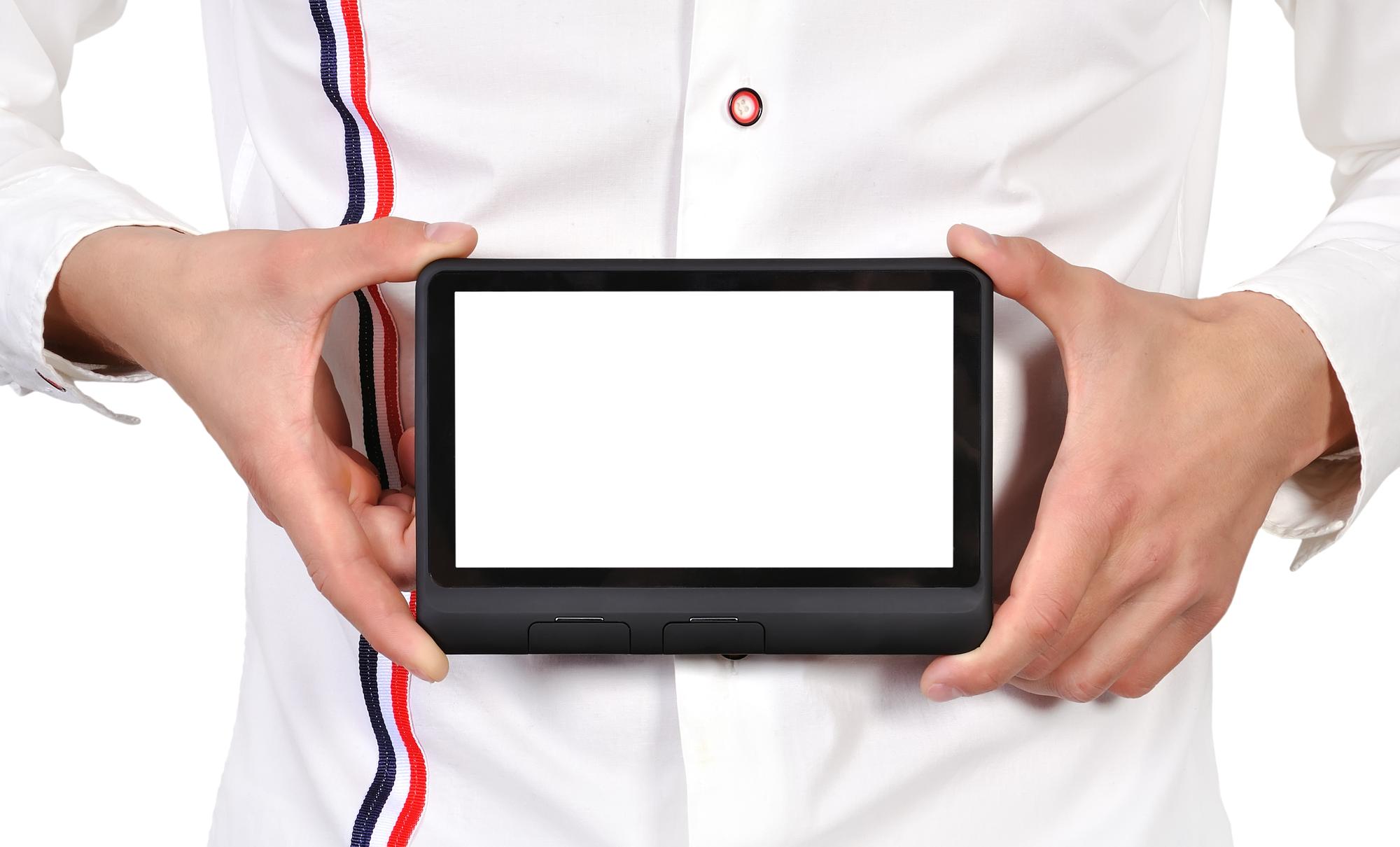 Sala prova cucina moderna con chef e tablet